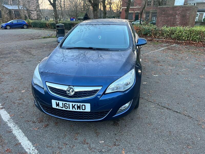 View VAUXHALL ASTRA 1.6 16v Exclusiv 