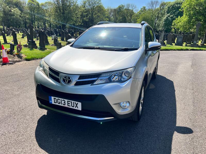 View TOYOTA RAV4 2.2 D-4D Invincible