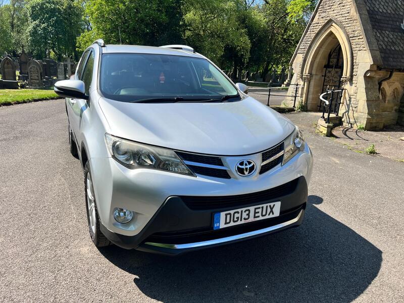 View TOYOTA RAV4 2.2 D-4D Invincible