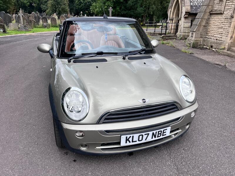 View MINI CONVERTIBLE 1.6 One Sidewalk